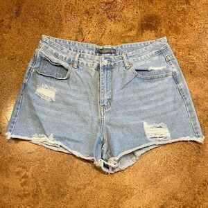 CALI‎ 1850 light wash distressed high waist denim cut off shorty shorts